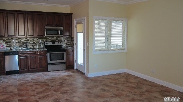 289 Post Ave-Unit -208 in Westbury, NY - Building Photo