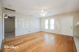 727 SE 9th Pl in Cape Coral, FL - Building Photo - Building Photo