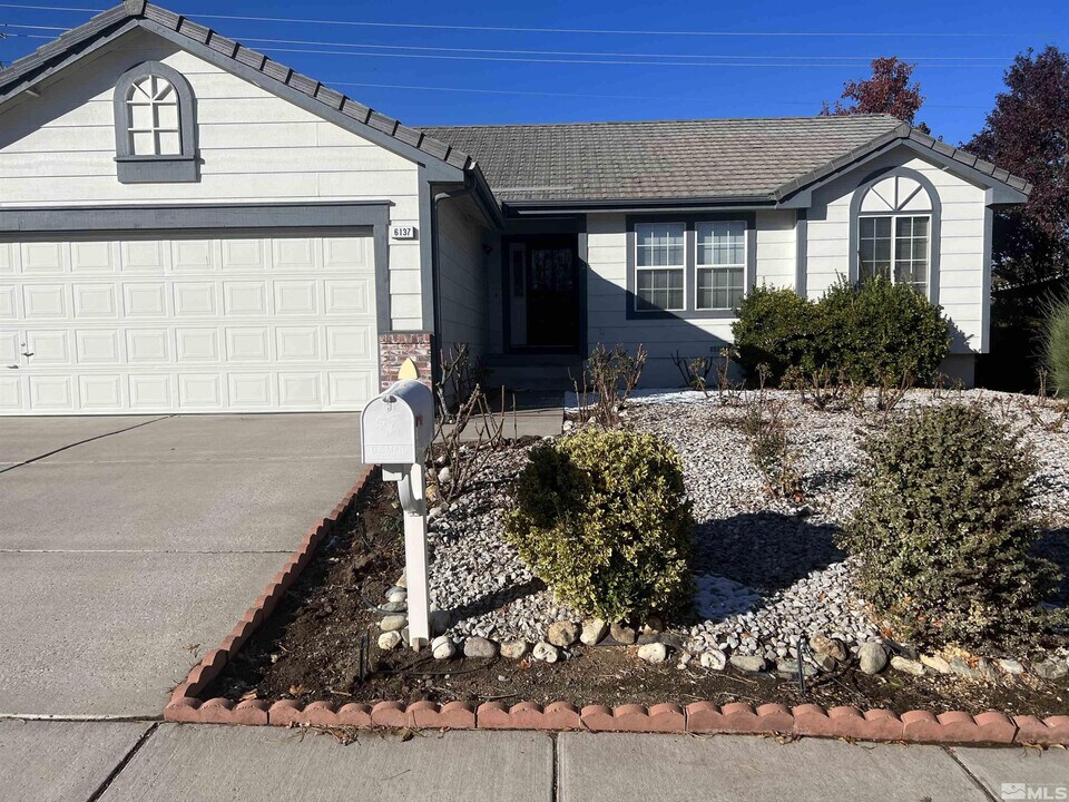 6137 Greenbrook Dr in Reno, NV - Building Photo