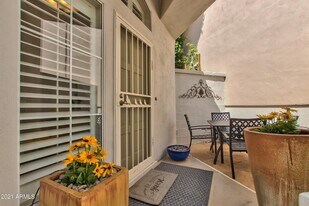 1138 E Amberwood Dr in Phoenix, AZ - Building Photo