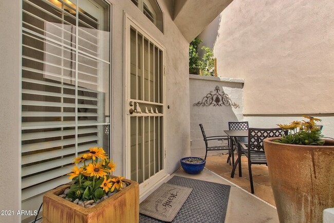 property at 1138 E Amberwood Dr