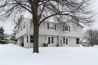 Seneca Manor Studios in Rochester, NY - Foto de edificio - Building Photo