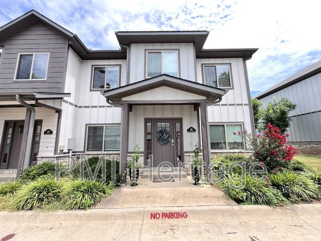 property at 418 NW Retreat Ln