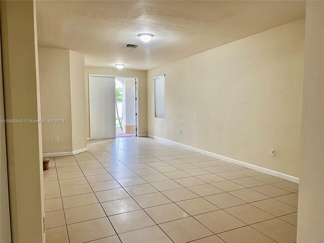 3546 W 86th Terrace in Hialeah, FL - Building Photo - Building Photo