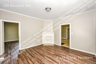 120 Railroad Ave in Adamsville, AL - Building Photo - Building Photo