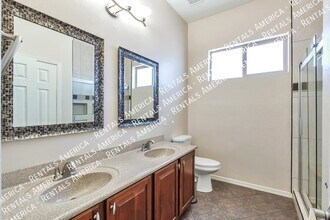 561 E Via Puente De La Lluvia in Sahuarita, AZ - Foto de edificio - Building Photo