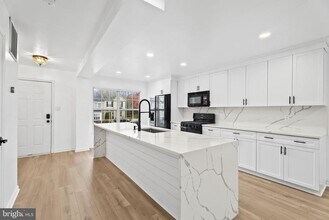 1989 Bowline Loop in Woodbridge, VA - Building Photo - Building Photo