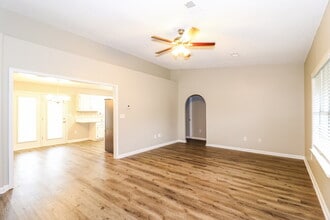 3915 Woodland Dr in Horn Lake, MS - Foto de edificio - Building Photo