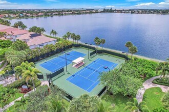 5271 SW 173rd Ave in Miramar, FL - Foto de edificio - Building Photo