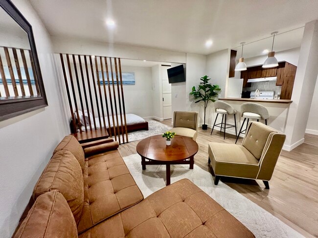 23 Streamwood, Unit FURNISHED ALL UTILITIES in Irvine, CA - Building Photo - Building Photo