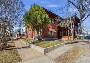 702 N Bishop Ave in Dallas, TX - Building Photo - Building Photo