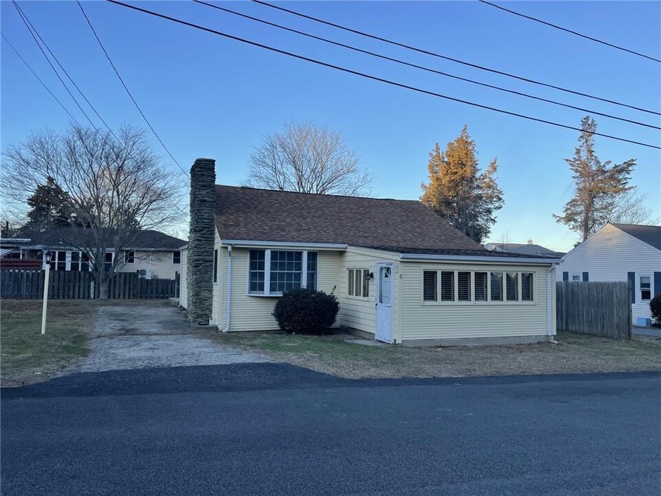 6 San Miguel Dr in Bristol, RI - Building Photo