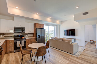 252 Hoover in Los Angeles, CA - Building Photo - Building Photo