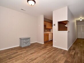 1444 Stonebridge Cir in Wheaton, IL - Building Photo - Building Photo