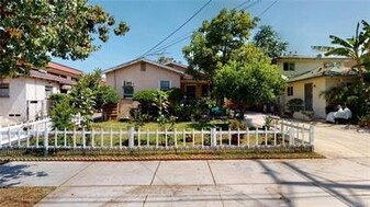541 E Garfield Ave in Glendale, CA - Building Photo