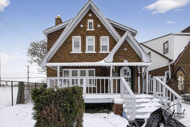 property at 13932 Roselawn St