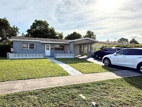 4190 NW 45th St in Lauderdale Lakes, FL - Building Photo - Building Photo