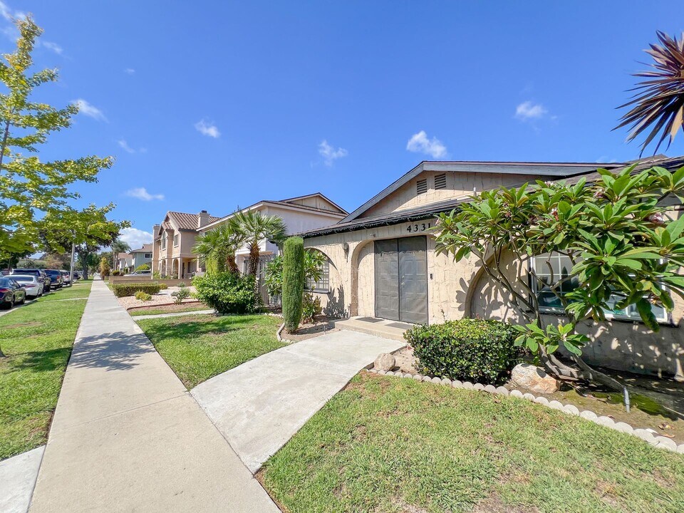 4331 Green Ave, Unit C in Los Alamitos, CA - Building Photo
