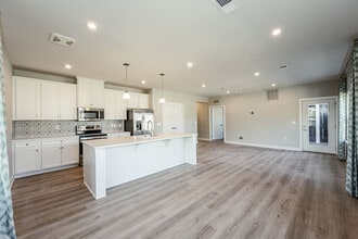 6601 Citory Way in Moseley, VA - Foto de edificio - Building Photo