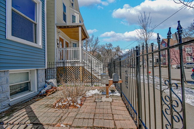 3056 N Drake Ave in Chicago, IL - Building Photo - Building Photo