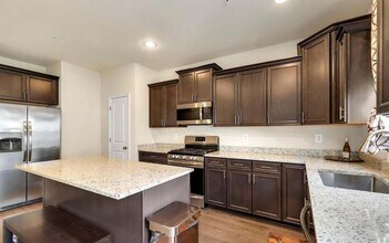 8355 Daydream Cres in Pasadena, MD - Building Photo - Building Photo