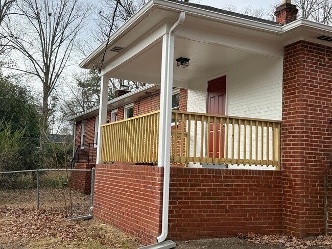 8319 Mark Lawn Dr in Richmond, VA - Building Photo - Building Photo