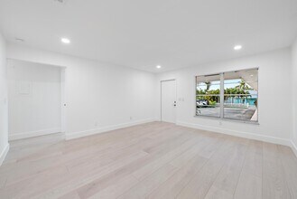 1928 Service Rd in North Palm Beach, FL - Building Photo - Building Photo