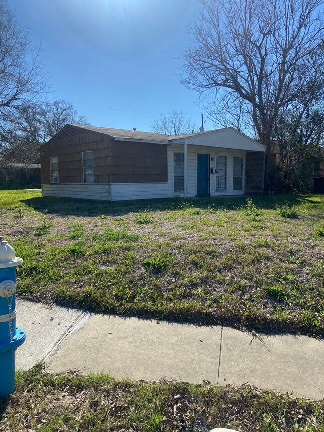 5250 Kingsbury St in Houston, TX - Building Photo - Building Photo