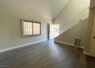 5187 Garden Ln in Las Vegas, NV - Building Photo - Building Photo