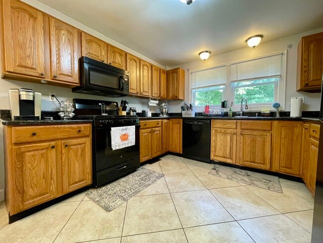 70 Grimes Rd in Rocky Hill, CT - Building Photo - Building Photo