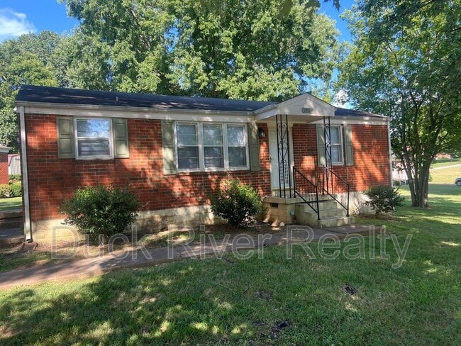 property at 1929 Lynnwood Dr