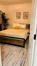 1917 Clinton St, Unit 2 in Los Angeles, CA - Building Photo - Building Photo