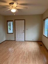 7104 North Mears Street in Portland, OR - Foto de edificio - Building Photo