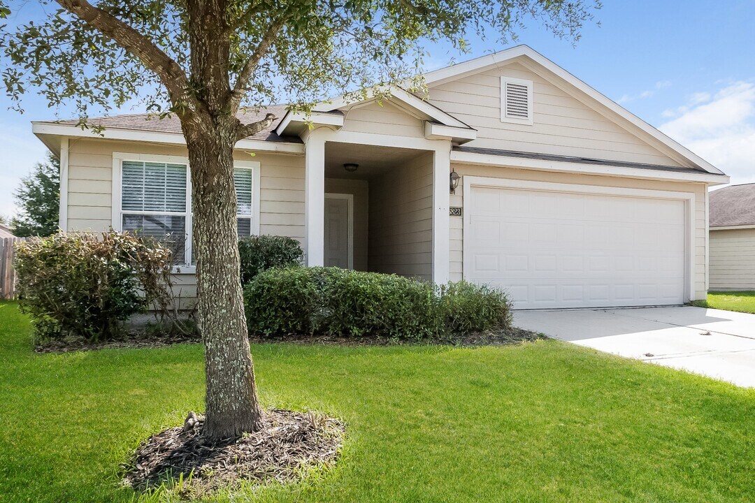 6823 Dawn Bloom Ln in Richmond, TX - Building Photo