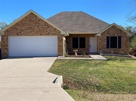 713 Charyl Lynn Dr in Argyle, TX - Building Photo