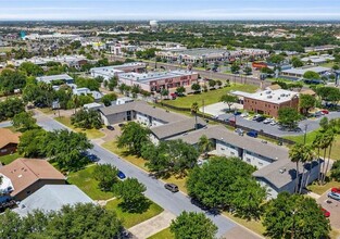 Valenica Apartments in McAllen, TX - Building Photo - Building Photo