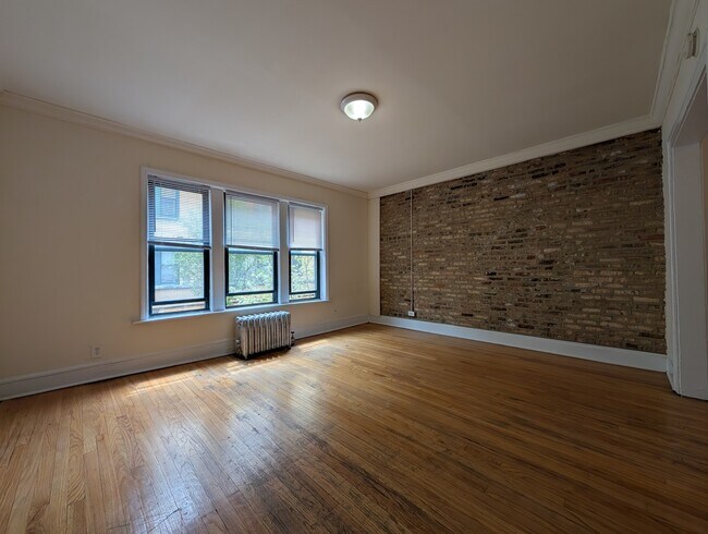 2338 N Spaulding Ave in Chicago, IL - Building Photo - Building Photo