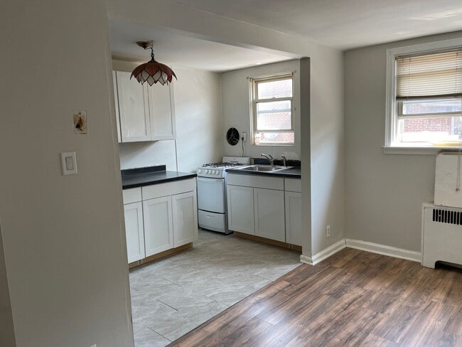 2057 Simon St in Philadelphia, PA - Foto de edificio - Building Photo