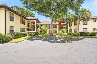 1712 Hammock Pine Blvd in Clearwater, FL - Building Photo