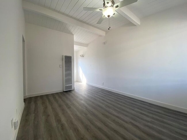 11877 Grevillea Avenue, in Hawthorne, CA - Building Photo - Interior Photo