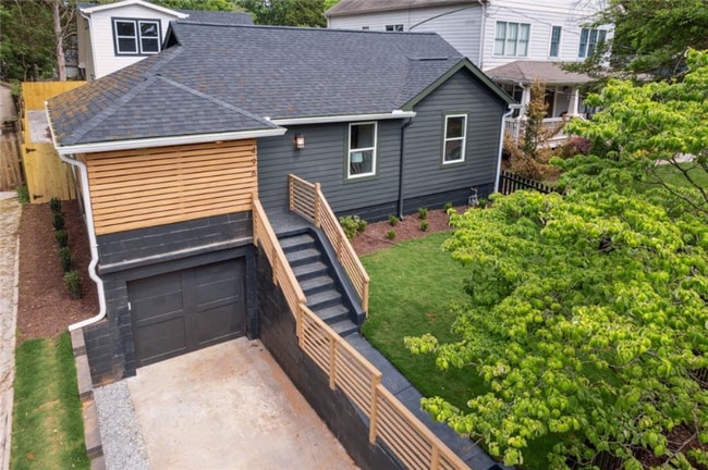 property at 496 Glenwood Pl SE