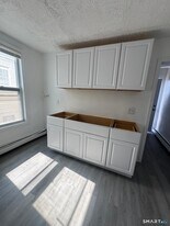 265 6th St, Unit 3rd in Bridgeport, CT - Building Photo