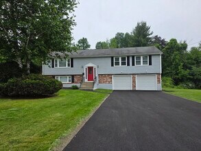 4 Hickey Dr in Framingham, MA - Building Photo - Building Photo