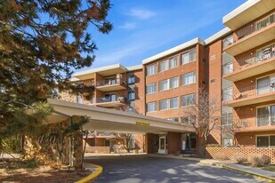 16 E Old Willow Rd in Prospect Heights, IL - Building Photo