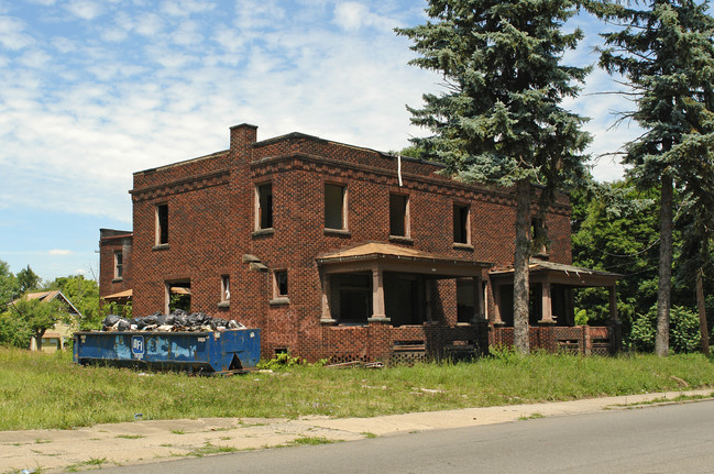 2021 Hillman St in Youngstown, OH - Foto de edificio - Building Photo