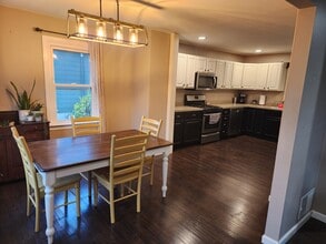421 W Oak St in Palmyra, PA - Foto de edificio - Building Photo