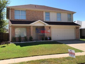 313 Dakota Ridge Dr in Fort Worth, TX - Building Photo