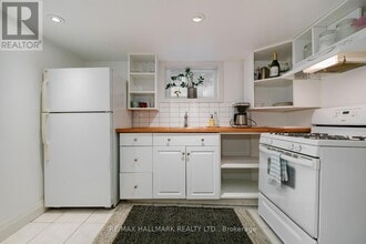 1900 Gerrard St E in Toronto, ON - Building Photo - Building Photo