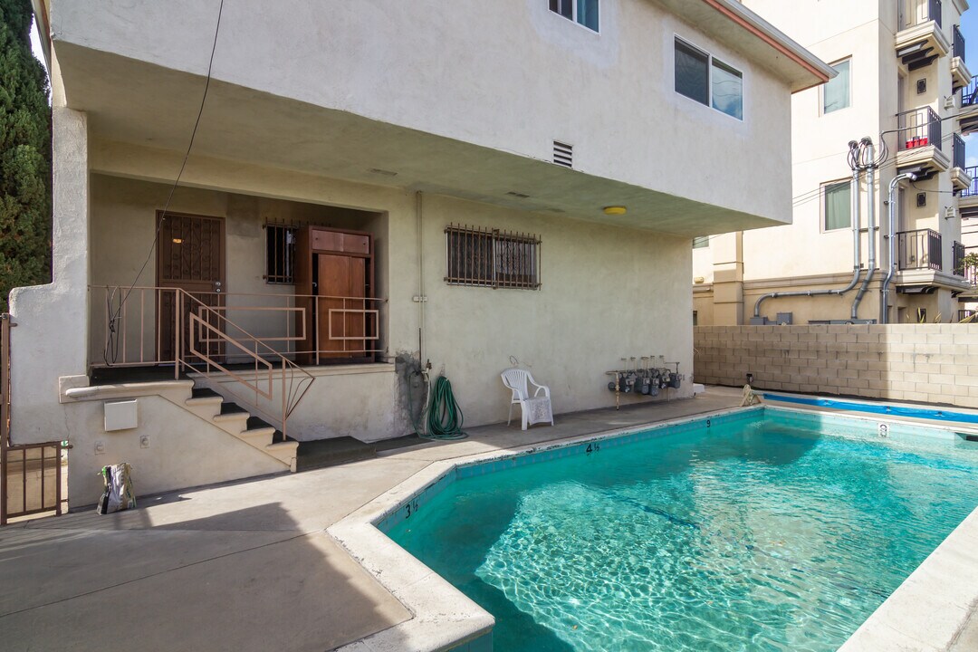 1108 S Corning St in Los Angeles, CA - Building Photo