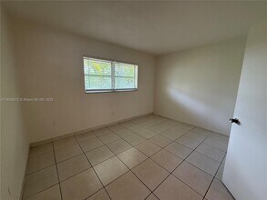 5831 Taylor St-Unit -1 in Hollywood, FL - Building Photo - Building Photo